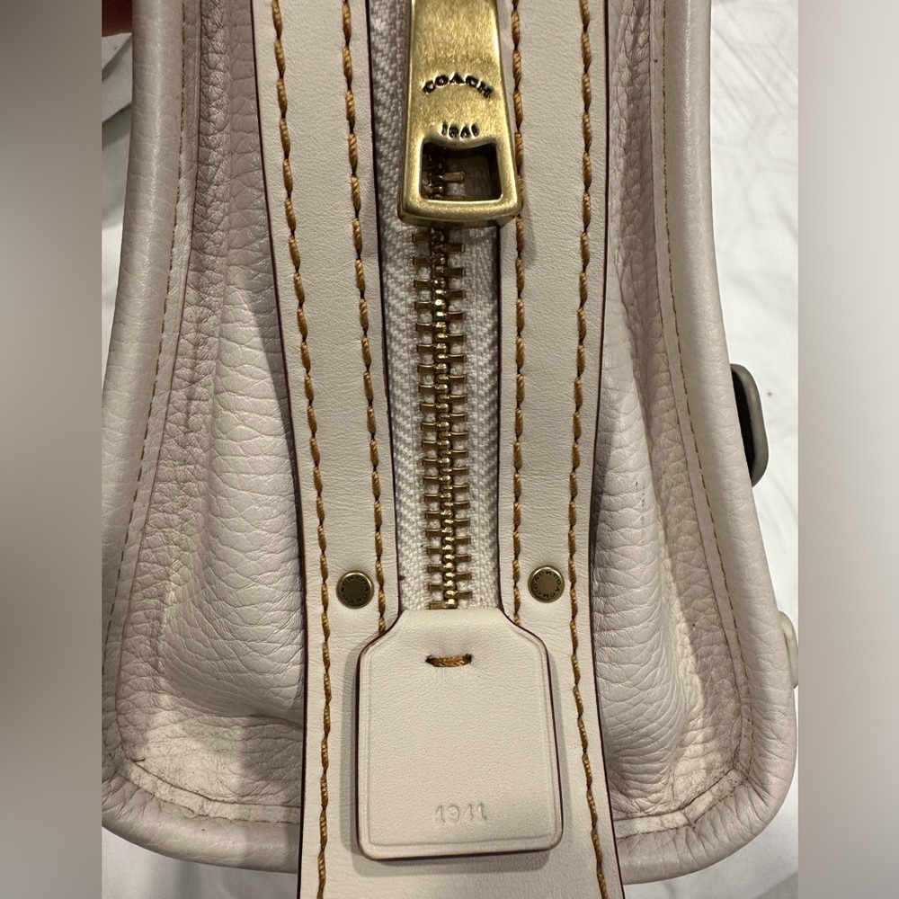 COACH 1941 Tea Rose Applique Rogue Bag - Picture 6 of 16